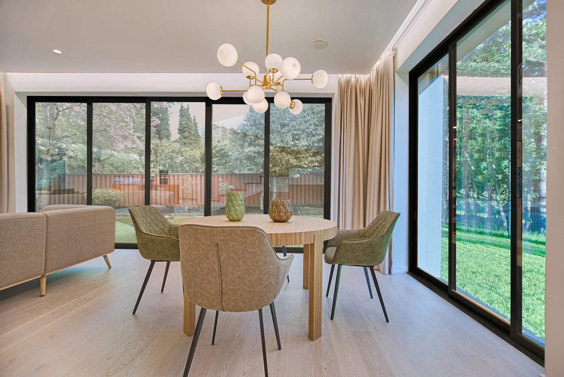 Lift and Slide, private residence